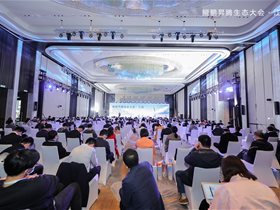 云創(chuàng)大數(shù)據(jù)代表合作伙伴在江蘇鯤鵬昇騰生態(tài)大會作報告